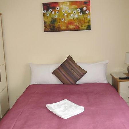 Montrose Guest House 罗姆福特 外观 照片