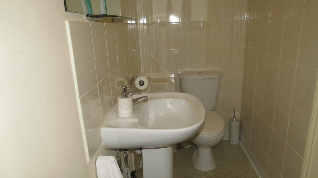 Montrose Guest House 罗姆福特 外观 照片