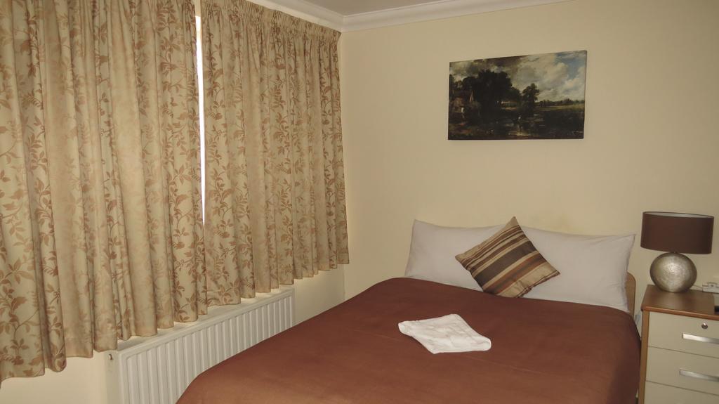 Montrose Guest House 罗姆福特 外观 照片