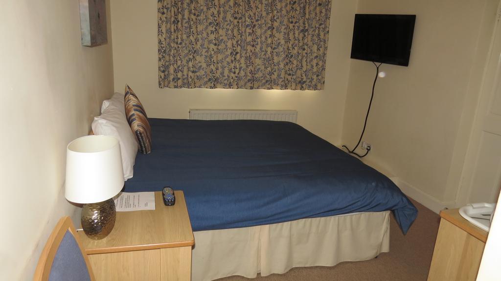 Montrose Guest House 罗姆福特 外观 照片
